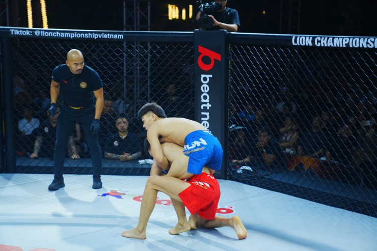 MMA Việt Nam cực nóng: Trận 2 đấu 2 kết quả khó tin, Thế Anh thua vì đòn siết cổ - 3