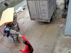 Clip: Cười chảy nước mắt với người đàn ông đi xe lôi bị 