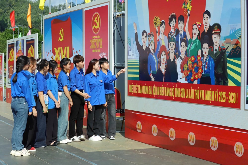 Tổ chức triển lãm tranh cổ động tấm lớn tuyên truyền Đại hội Đảng các cấp, tiến tới Đại hội đại biểu toàn quốc lần thứ XIV của Đảng - 1