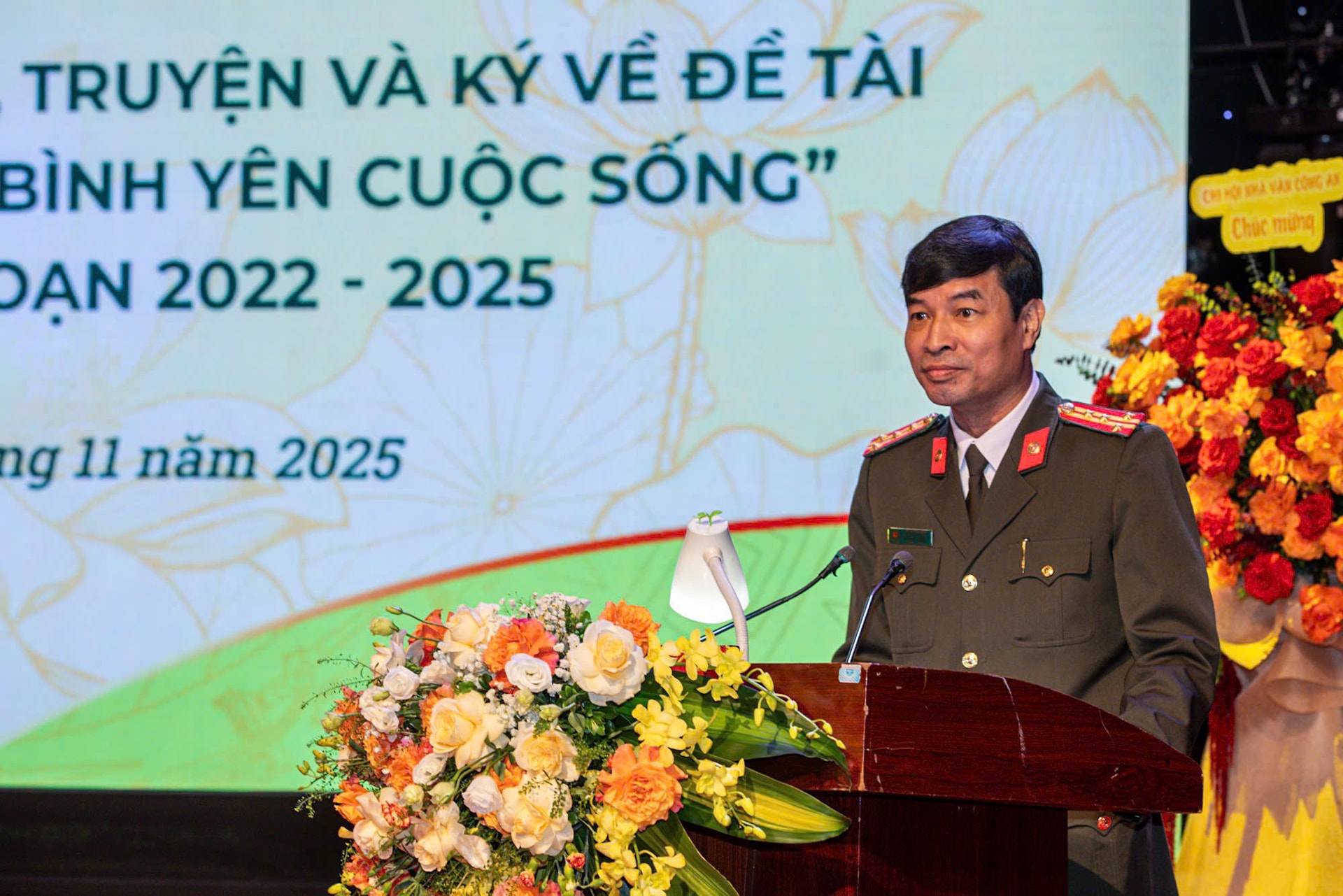 Vinh danh 34 tiểu thuyết, truyện và ký xuất sắc viết về đề tài “Vì an ninh Tổ quốc và bình yên cuộc sống” - 1