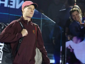 Sinner cân bằng kỷ lục Federer - Djokovic, nhận 