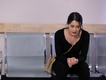 Mới cưới 3 ngày thì mẹ tôi nhập viện, tôi xin lại tiền cưới từ mẹ chồng rồi chết lặng khi thấy số dư