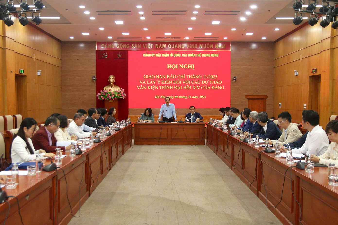 Kết luận Hội nghị giao ban báo chí tháng 11/2025 và lấy ý kiến đối với các dự thảo văn kiện trình Đại hội XIV của Đảng - 1