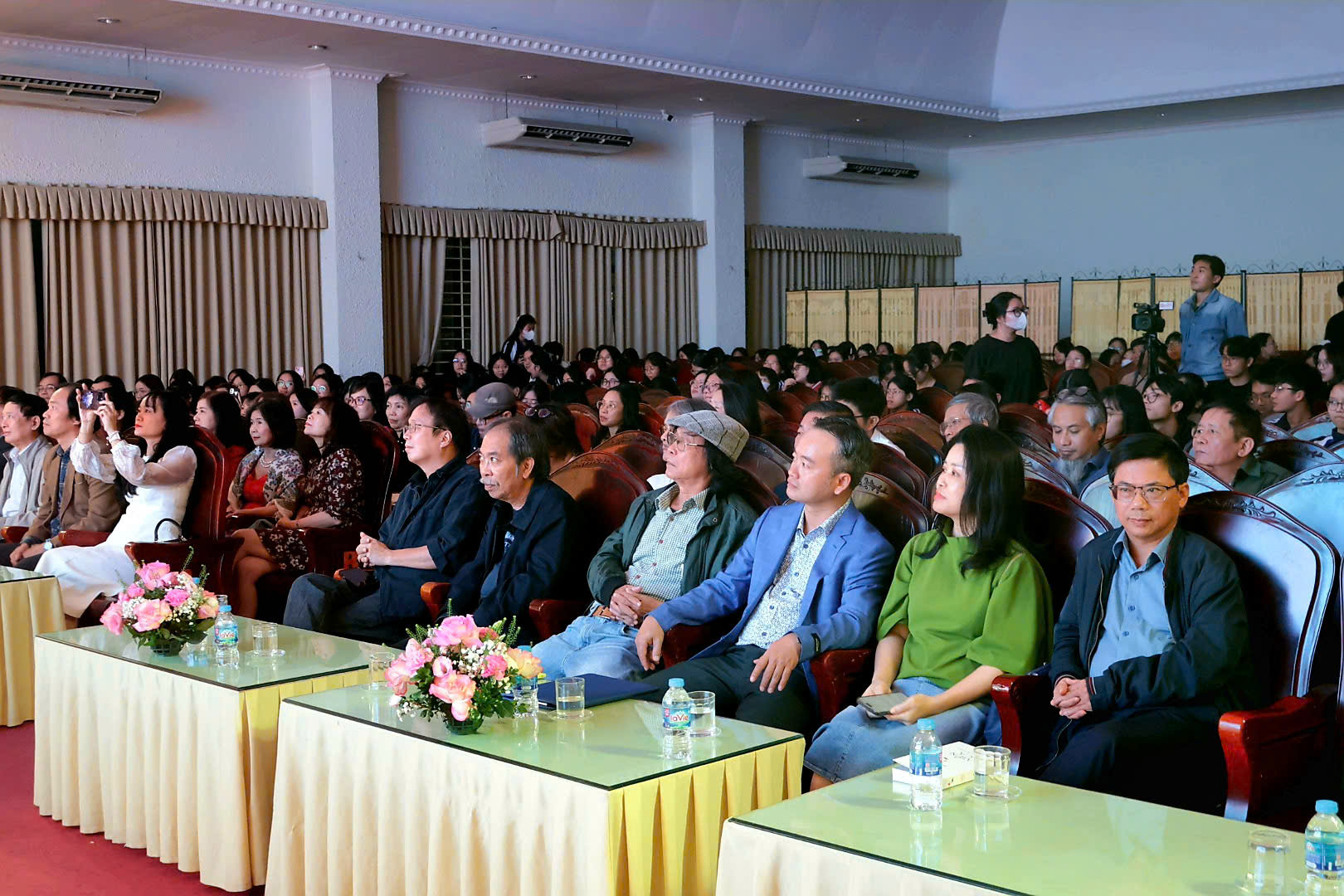 Đêm thơ “thanh xuân - học đường và Nguyễn Tiến Thanh”: Cuộc hội ngộ thấm đẫm hoài niệm - 1