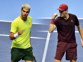 Video tennis Alcaraz - Sinner: Đọ tài đỉnh cao, đăng quang xứng đáng (ATP Finals)