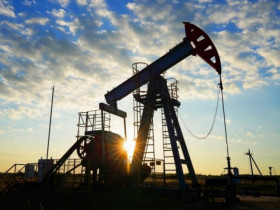 Giá dầu giảm mạnh sau cú phản công của Ukraine vào hạ tầng năng lượng Nga