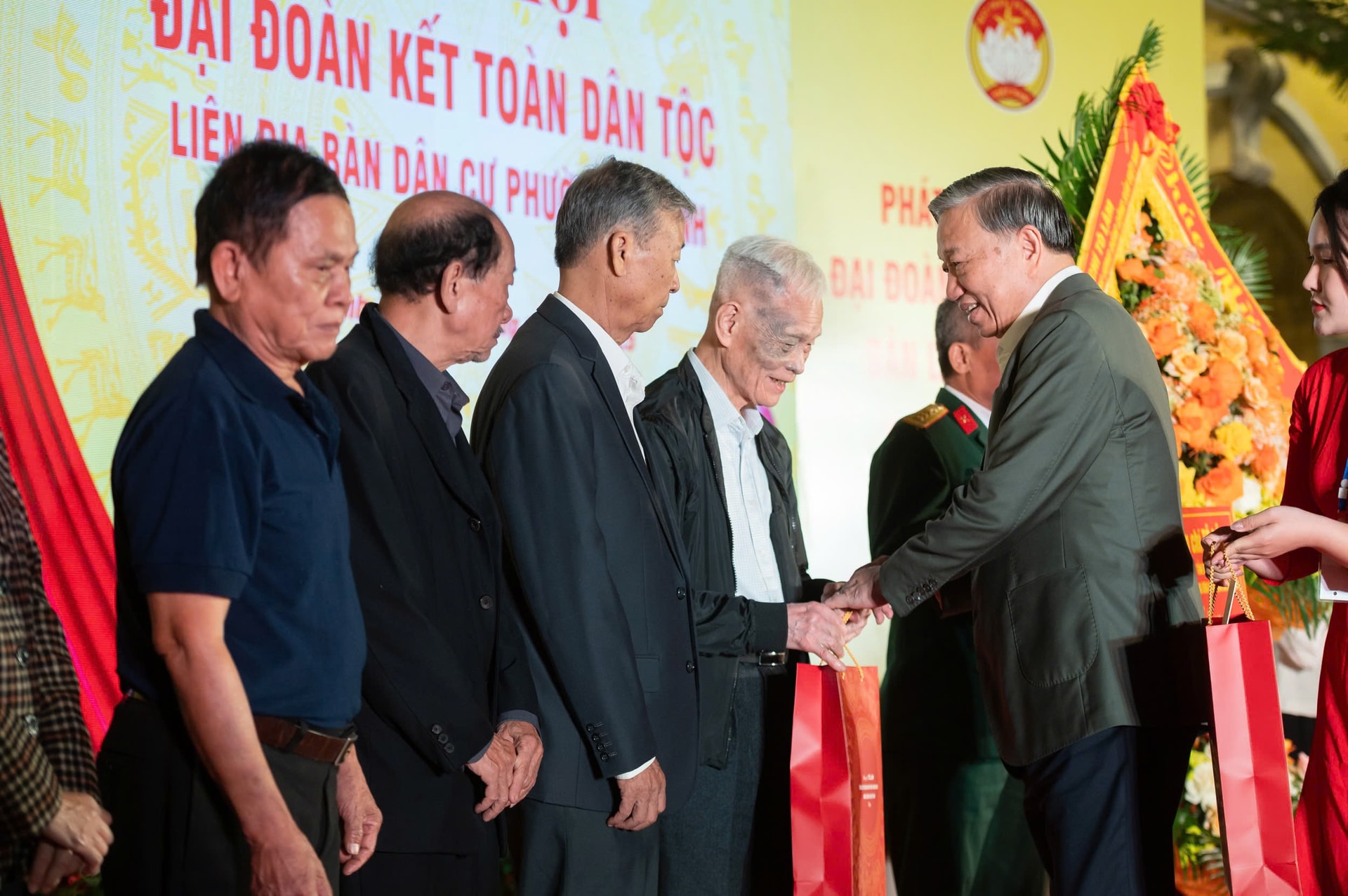 Tổng Bí thư Tô Lâm dự Ngày hội Đại đoàn kết toàn dân tộc tại phường Ba Đình - 6