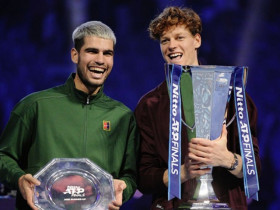 Nóng nhất thể thao sáng 18/11: Sinner vượt Alcaraz, kiếm tiền 