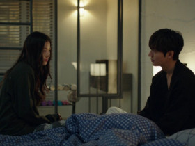 Sau cưới ở lại nhà mẹ chồng ít ngày, em trai chồng nửa đêm lẻn vào phòng tôi nói: "Mau chạy đi!"