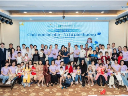 Thông tin doanh nghiệp - Cuộc hội ngộ của những “chiến binh nhí sinh non” dũng cảm từng nặng chỉ 600 gram