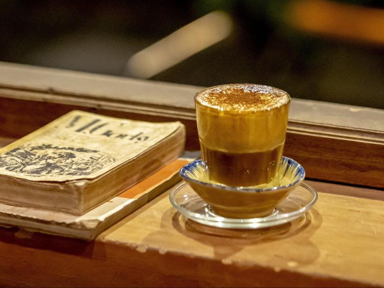 Cà phê cuống quýt (tản văn)