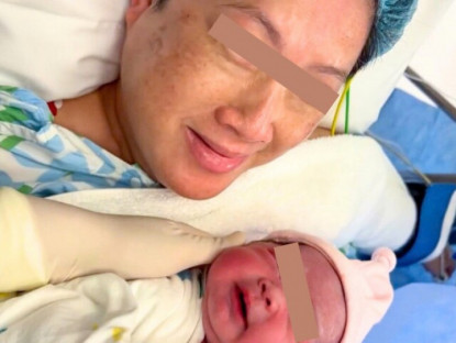 Gia đình - Con gái tuyên bố không đẻ, mẹ già U60 nóng mặt tự sinh thêm đứa nữa để tha hồ bồng bế