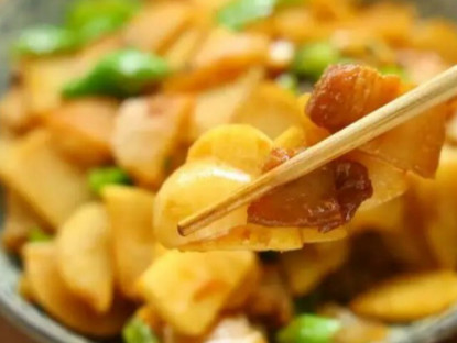 Gia đình - Củ này hàm lượng vitamin C còn cao hơn cả khoai tây, khoai lang! Rẻ - bổ - dễ nấu, chỉ vài phút là có ngay món xào ngon