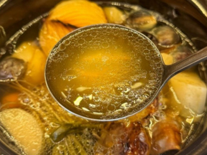 Ẩm thực - Cách nấu nước dùng &quot;thần thánh&quot; ngọt tự nhiên, làm món gì cũng ngon