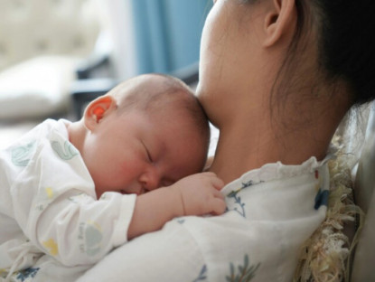 Gia đình - Sản phụ bụng sưng phù sau ca mổ đẻ, bác sĩ lấy ra “vật thể lạ” bị bỏ quên suốt 50 ngày