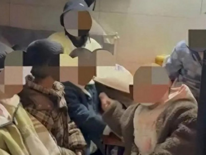 Gia đình - Xôn xao người phụ nữ nuôi 8 đứa trẻ trong phòng vài mét vuông