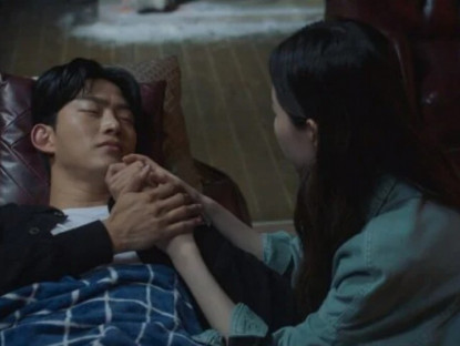 Gia đình - Tôi xuất viện cả năm trời chồng mới chạm vào người, bật đèn lên thấy chân anh mà tôi òa khóc