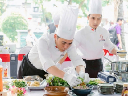 Thông tin doanh nghiệp - Hiệp hội Du lịch Việt Nam vinh danh Nghệ nhân Nghề bếp cho ông Phạm Hoài Nam