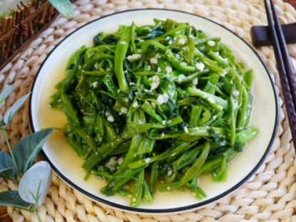 Ẩm thực - Xào rau muống chỉ cần nhớ 3 mẹo này, rau xanh mướt không bị thâm đen