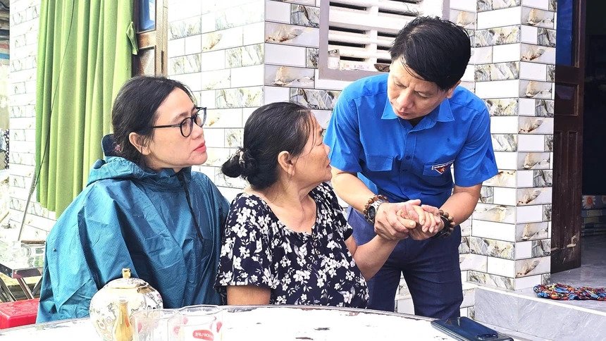 Phó Bí thư Đảng ủy MTTQ, các đoàn thể Trung ương thăm hỏi, động viên người dân vùng lũ Đắk Lắk - 4