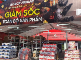 Loạt siêu thị điện máy giảm giá đến 70% dịp Black Friday, tivi càng to càng giảm mạnh
