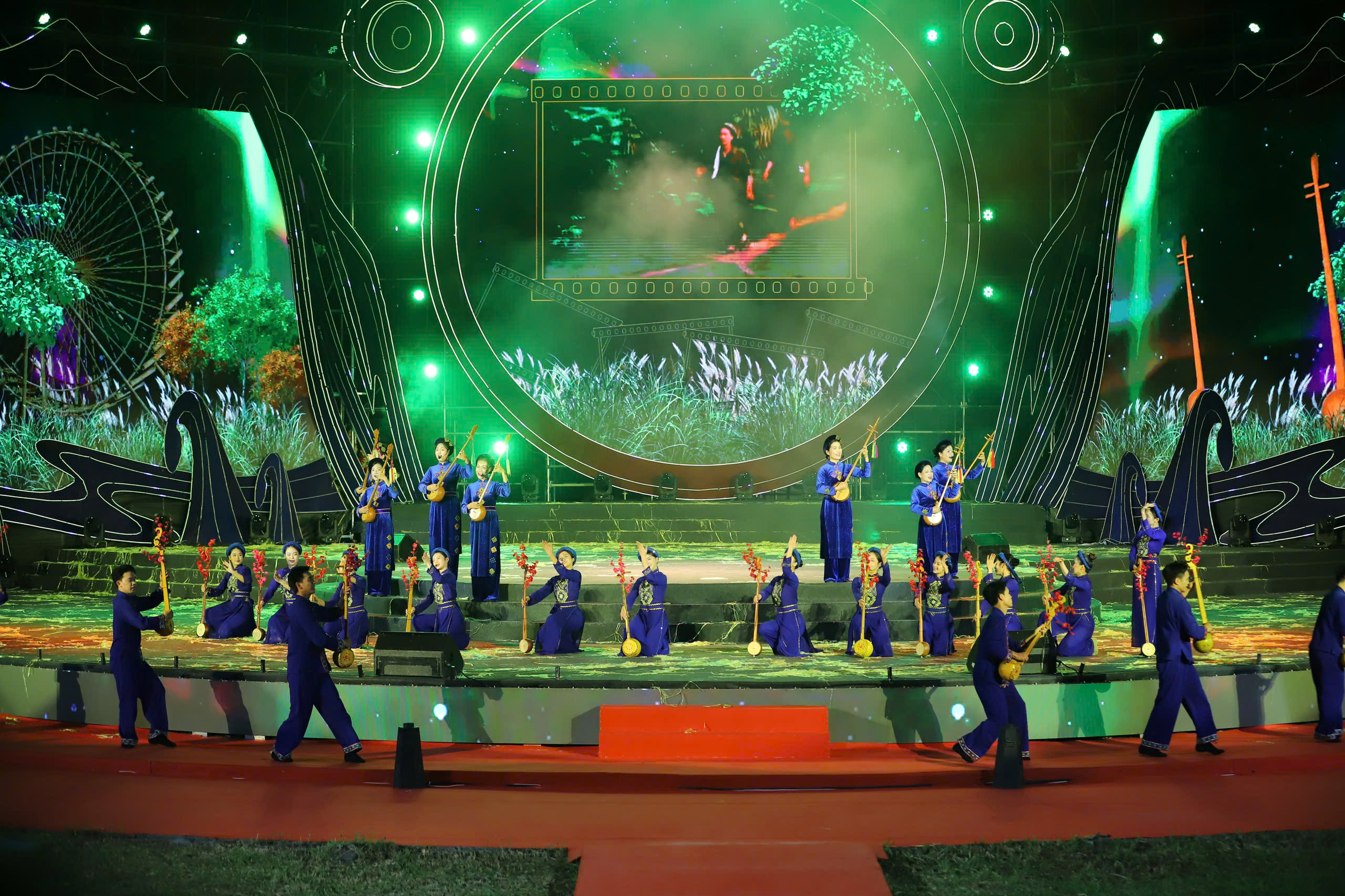 Khai mạc Tuần Đại đoàn kết các dân tộc - Di sản Văn hóa Việt Nam: Đoàn kết một lòng – Hướng về Miền Trung - 7