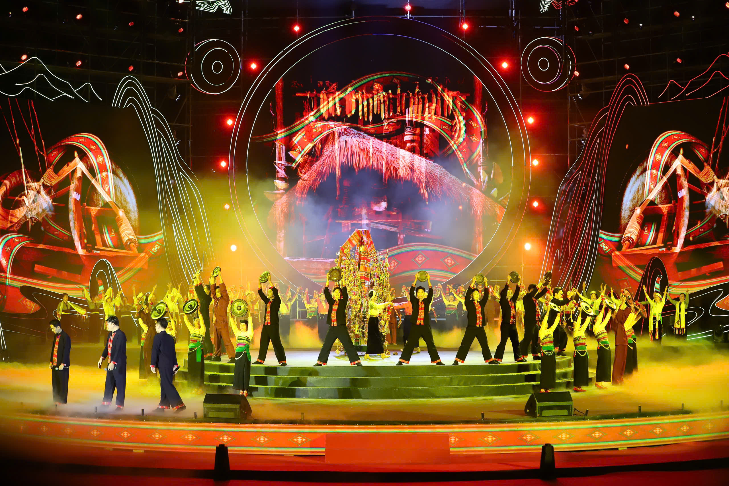 Khai mạc Tuần Đại đoàn kết các dân tộc - Di sản Văn hóa Việt Nam: Đoàn kết một lòng – Hướng về Miền Trung - 6