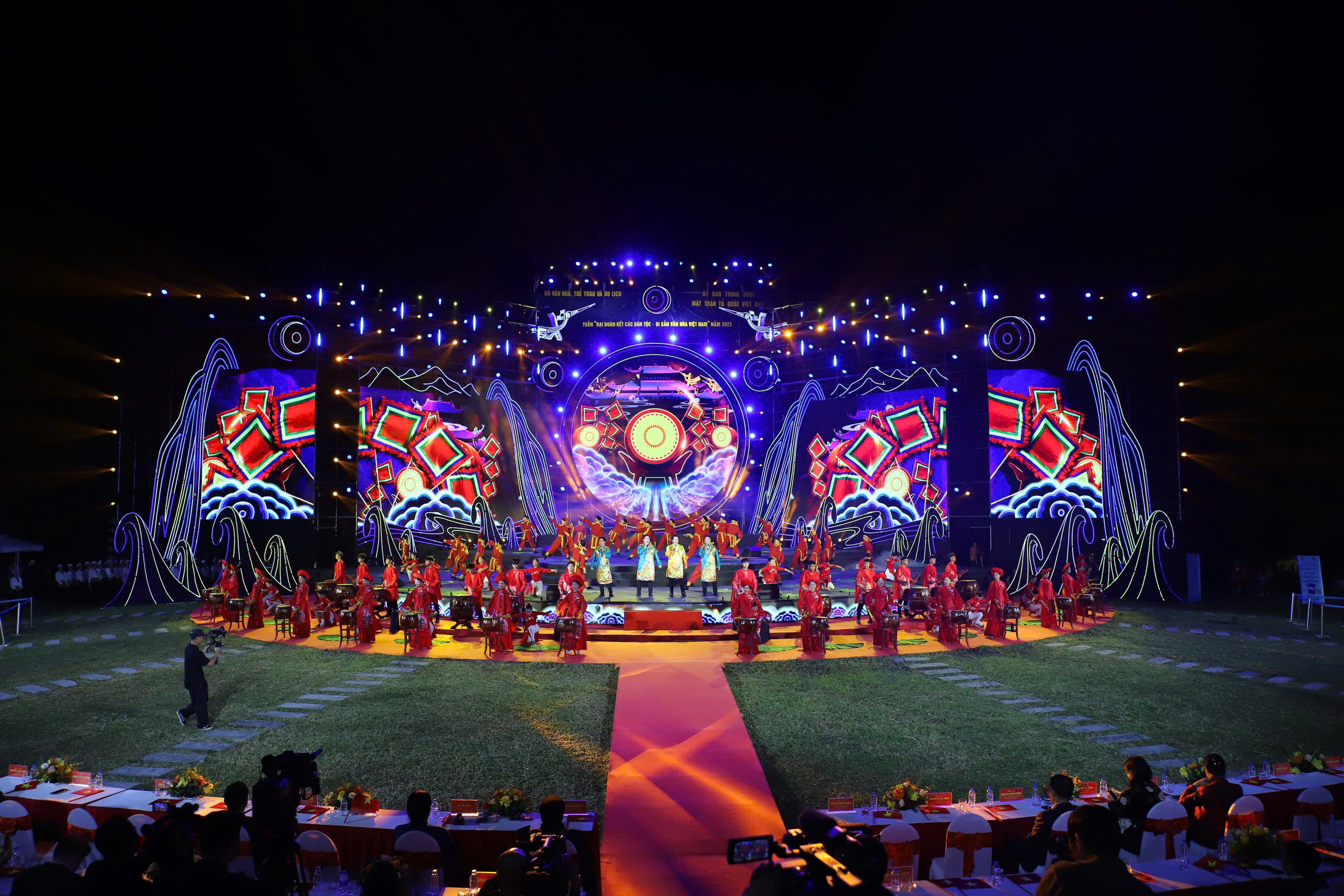Khai mạc Tuần Đại đoàn kết các dân tộc - Di sản Văn hóa Việt Nam: Đoàn kết một lòng – Hướng về Miền Trung - 8