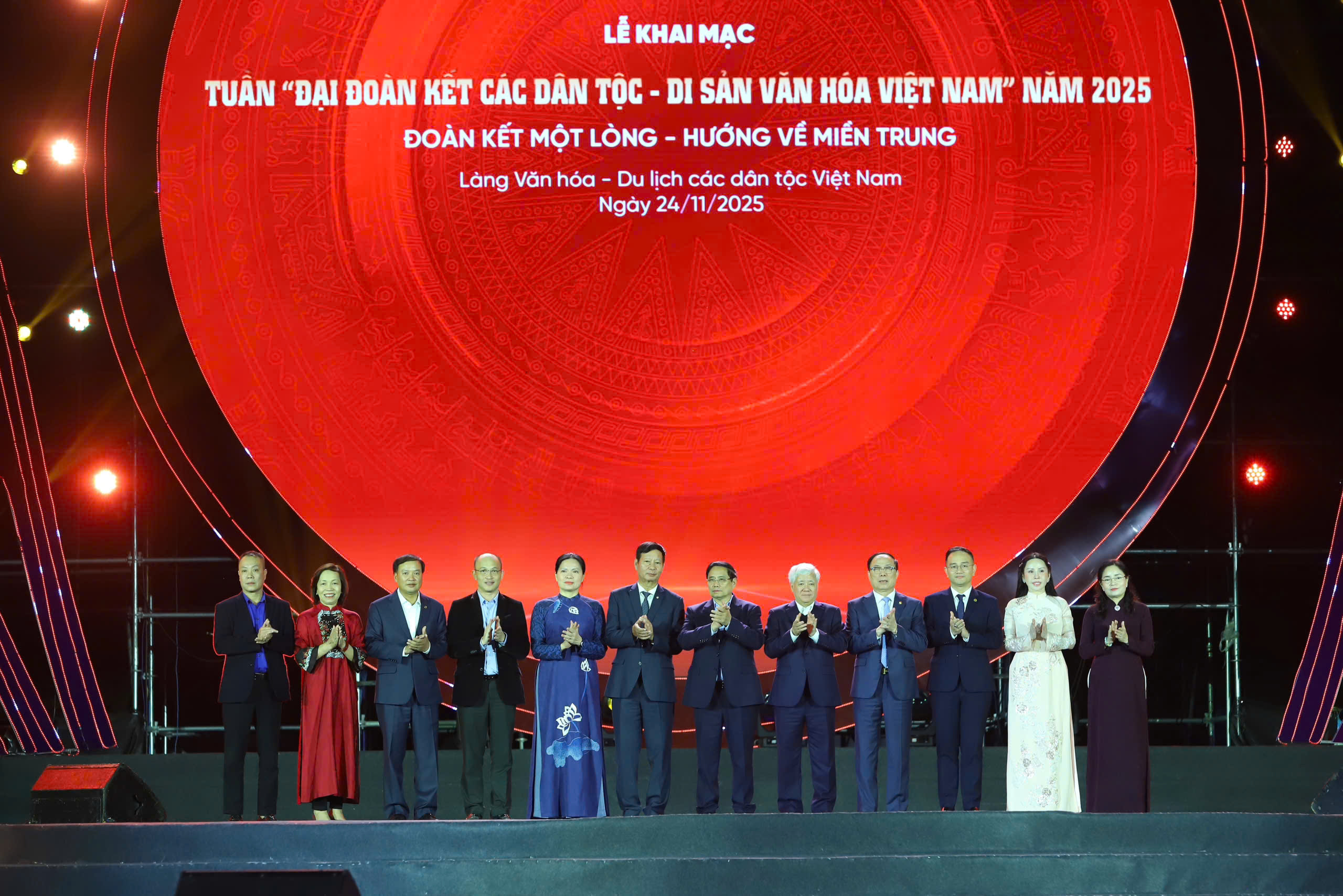 Khai mạc Tuần Đại đoàn kết các dân tộc - Di sản Văn hóa Việt Nam: Đoàn kết một lòng – Hướng về Miền Trung - 10