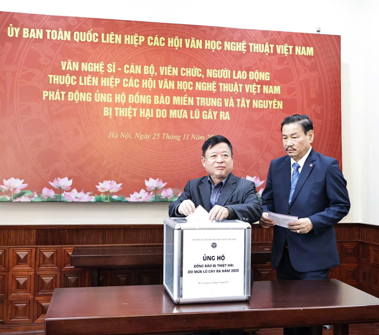 Liên hiệp các Hội Văn học nghệ thuật Việt Nam phát động ủng hộ đồng bào bị thiệt hại do mưa lũ - 4