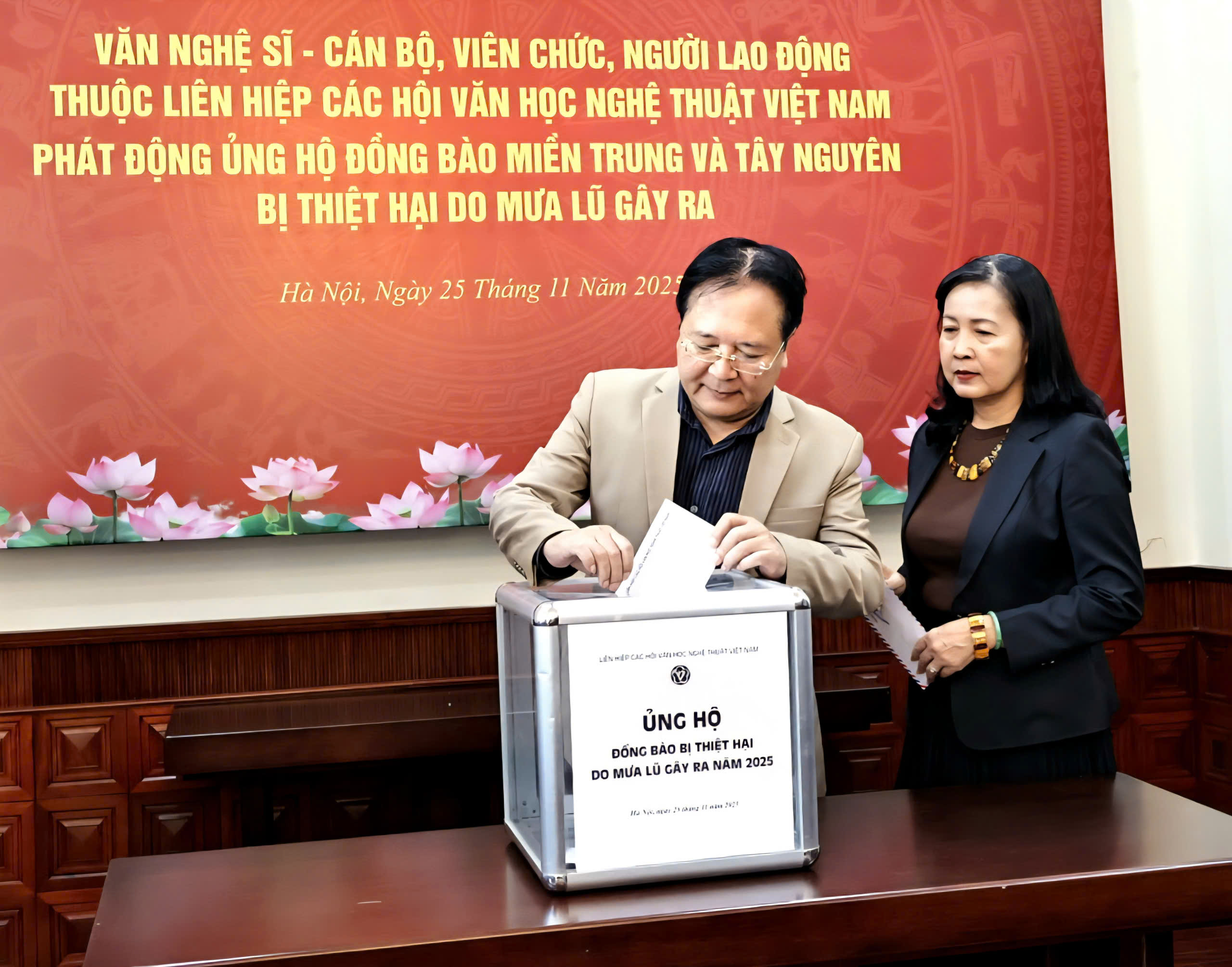 Liên hiệp các Hội Văn học nghệ thuật Việt Nam phát động ủng hộ đồng bào bị thiệt hại do mưa lũ - 6