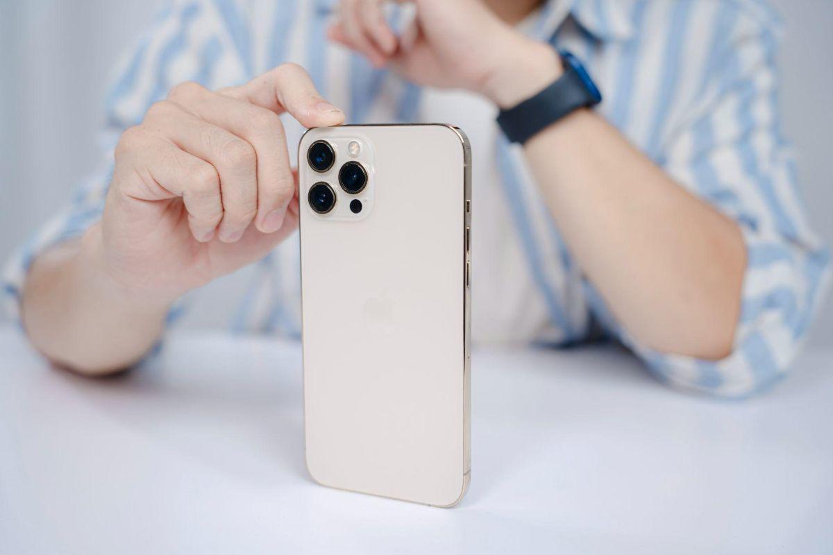 Giá iPhone cũ dịp Black Friday 2025: Chỉ 5,7 triệu đồng đã có iPhone chạy iOS mượt mà - 1