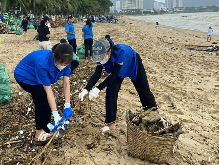 Khát vọng tuổi trẻ Việt Nam qua những mùa gian khó