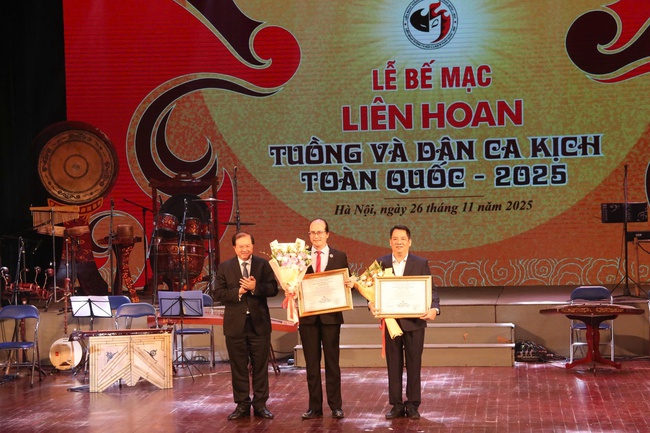 Vở diễn “Lửa cháy Phiên Ngung” và “Chìm trong vòng xoáy” được trao Huy chương Vàng tại Liên hoan Tuồng và Dân ca kịch toàn quốc 2025 - 3