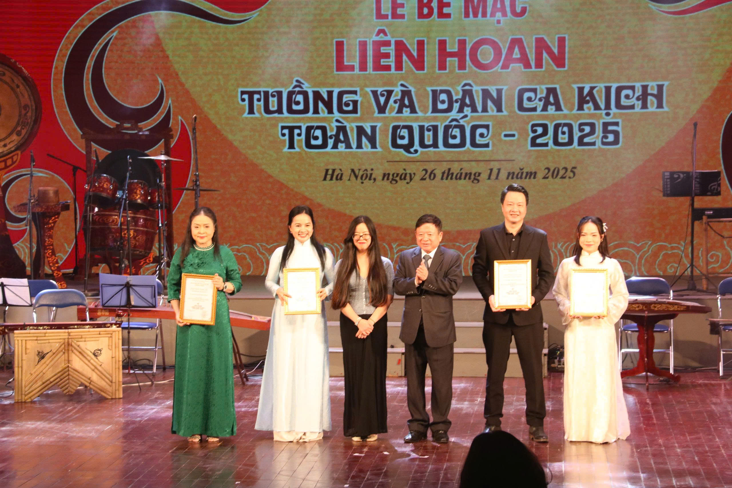 Vở diễn “Lửa cháy Phiên Ngung” và “Chìm trong vòng xoáy” được trao Huy chương Vàng tại Liên hoan Tuồng và Dân ca kịch toàn quốc 2025 - 5