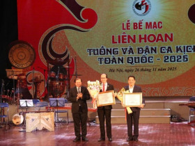 Vở diễn “Lửa cháy Phiên Ngung” và “Chìm trong vòng xoáy” được trao Huy chương Vàng tại Liên hoan Tuồng và Dân ca kịch toàn quốc 2025