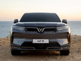 Giá xe VinFast VF 9 tháng 11/2025, SUV điện full-size từ 1,499 tỷ đồng