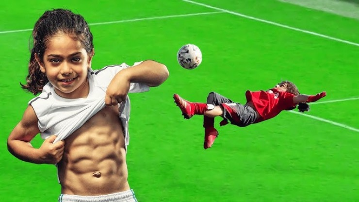 "Messi Iran" 5 tuổi đã có cơ bụng 6 múi, đi bóng như dính vào chân giờ ra sao? - 1