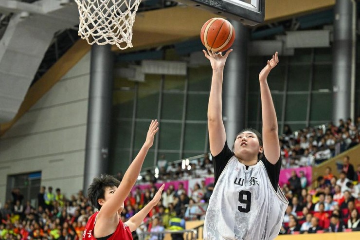 Trung Quốc ra mắt loạt thần đồng thể thao: Có thiên thần tốc độ & "nữ khổng lồ" cao 2m26 - 3