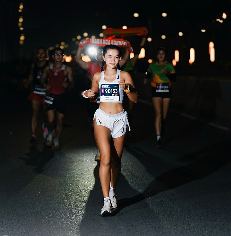 “Y tá chạy bộ” Loan Barbie biến thành nữ chiến binh, dàn hot girl hóa thân gợi cảm - 9