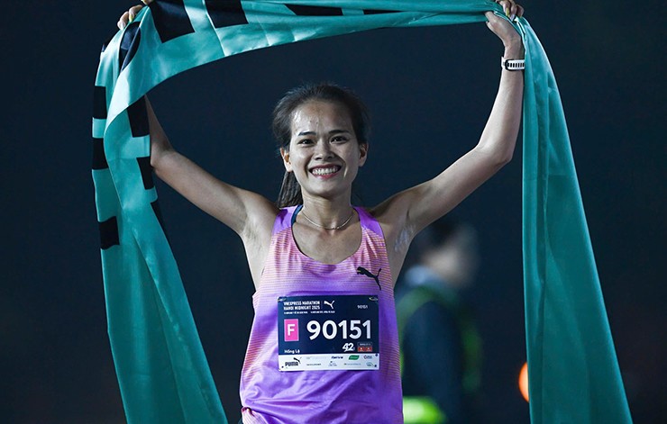 “Y tá chạy bộ” Loan Barbie biến thành nữ chiến binh, dàn hot girl hóa thân gợi cảm - 11