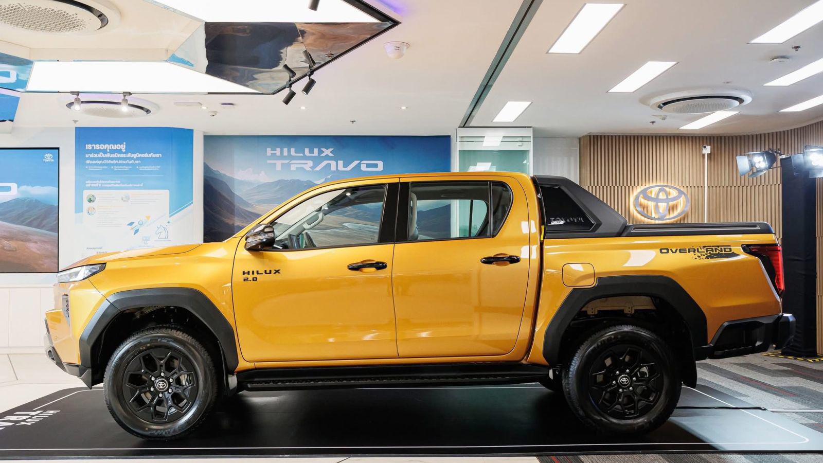 Đại lý Toyota tại Việt Nam nhận cọc dòng xe Hilux mới - 2
