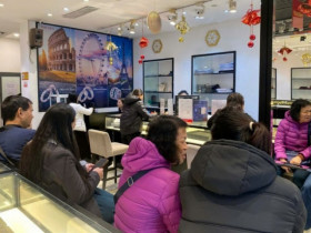 Giá bạc tăng vọt lên mức cao chưa từng thấy, có người xuống tay mua cả tạ