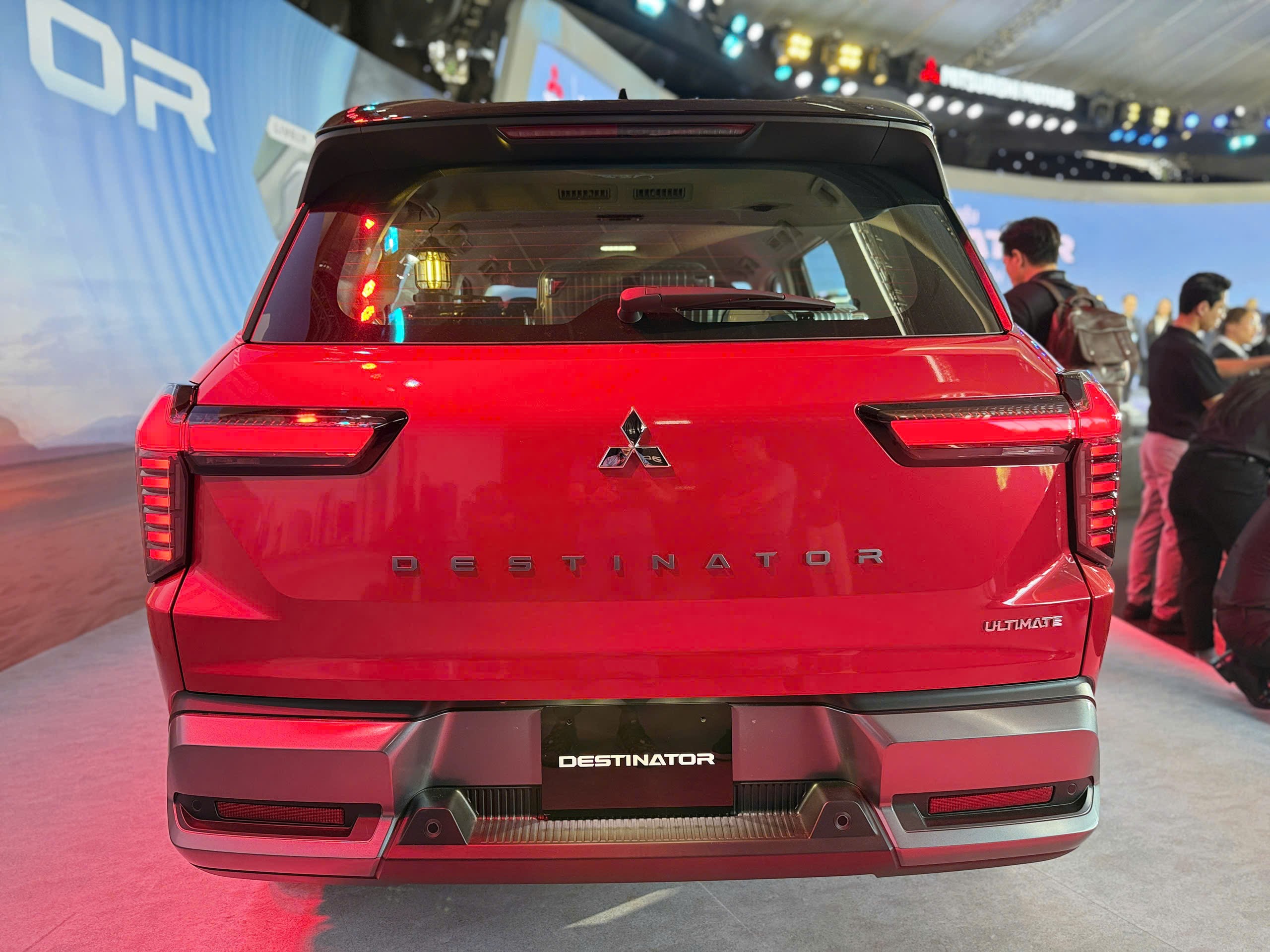 Mitsubishi công bố giá bán dòng xe Destinator tại Việt Nam - 5