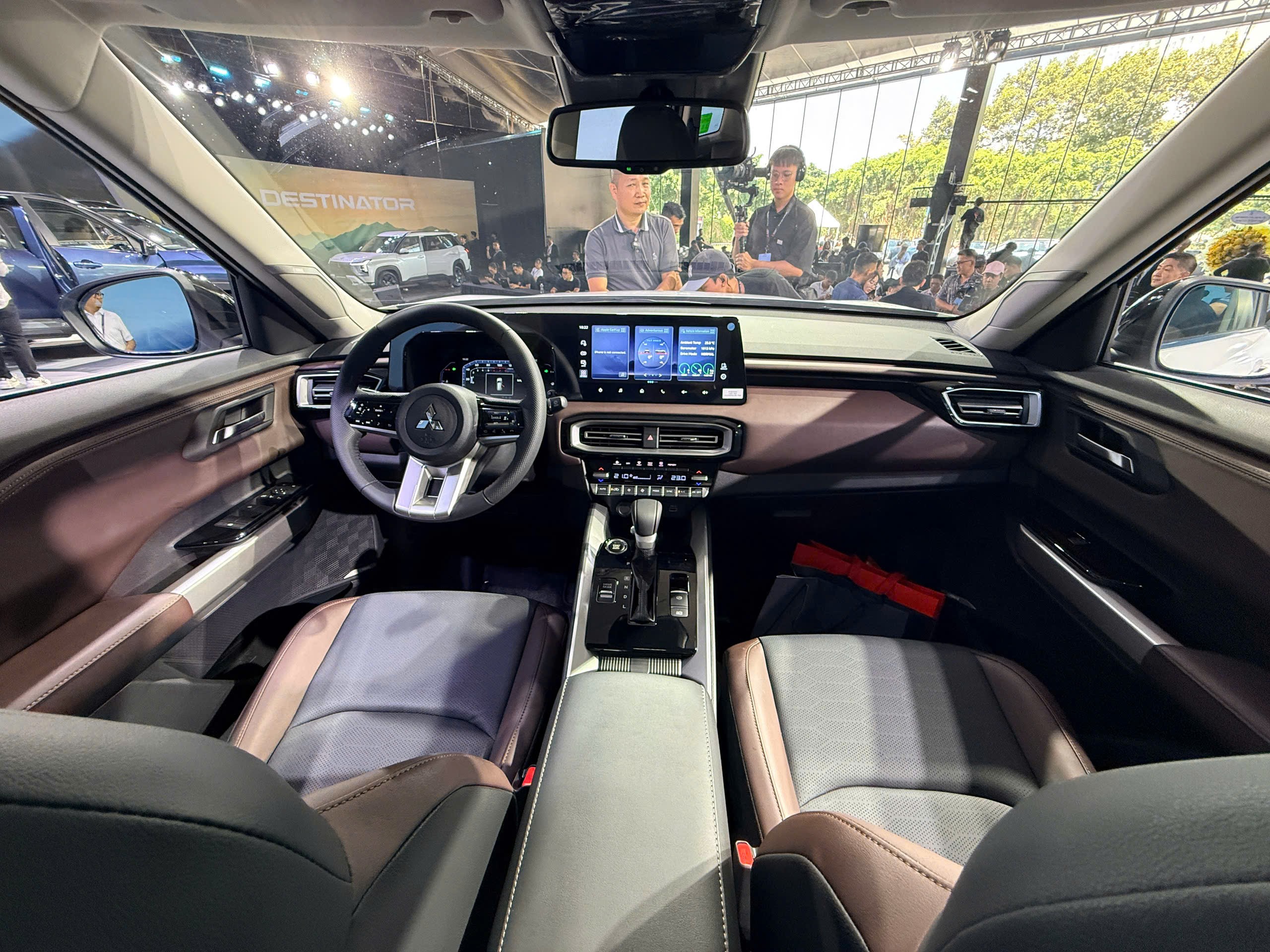 Mitsubishi công bố giá bán dòng xe Destinator tại Việt Nam - 6