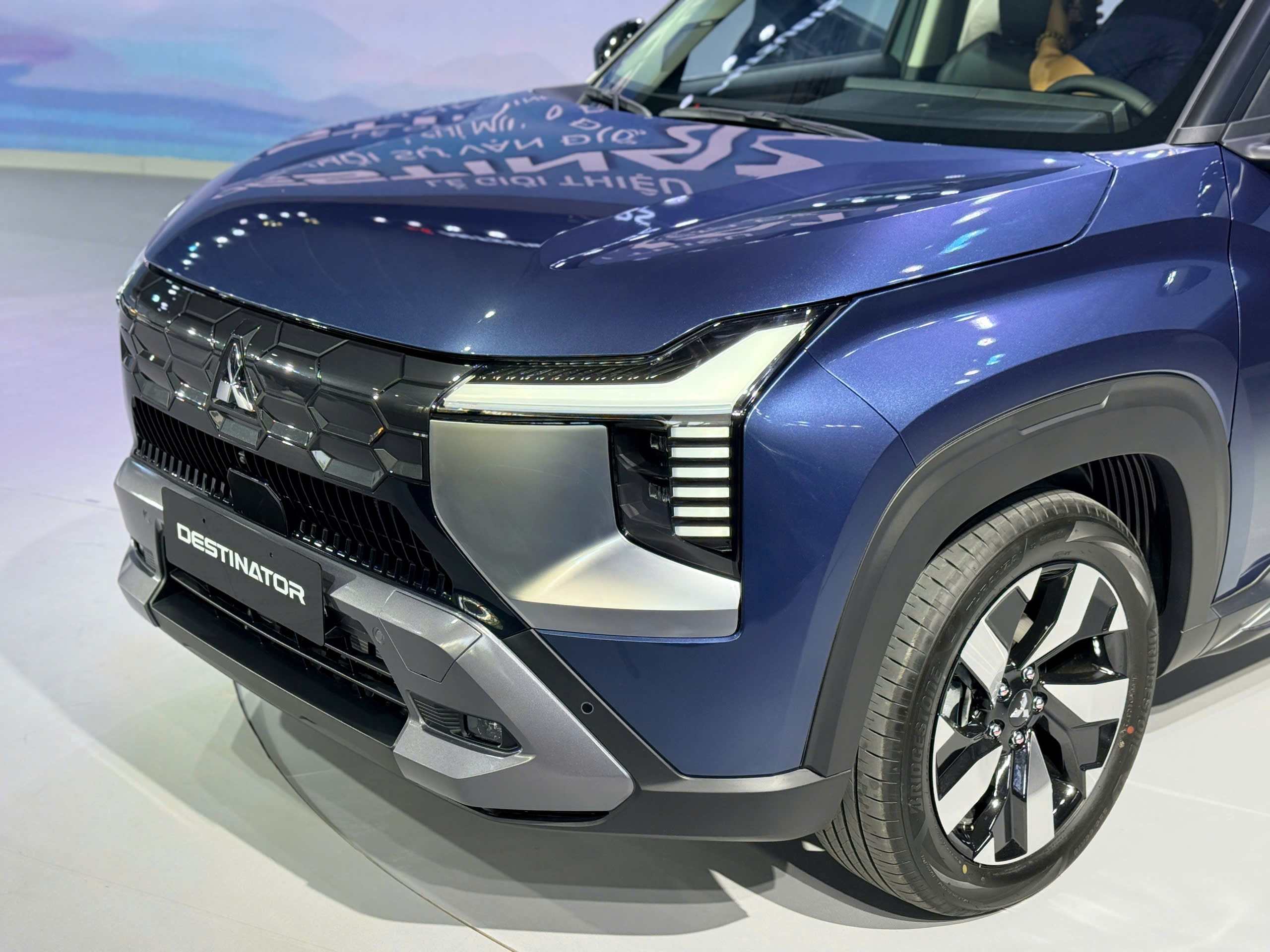 Mitsubishi công bố giá bán dòng xe Destinator tại Việt Nam - 2