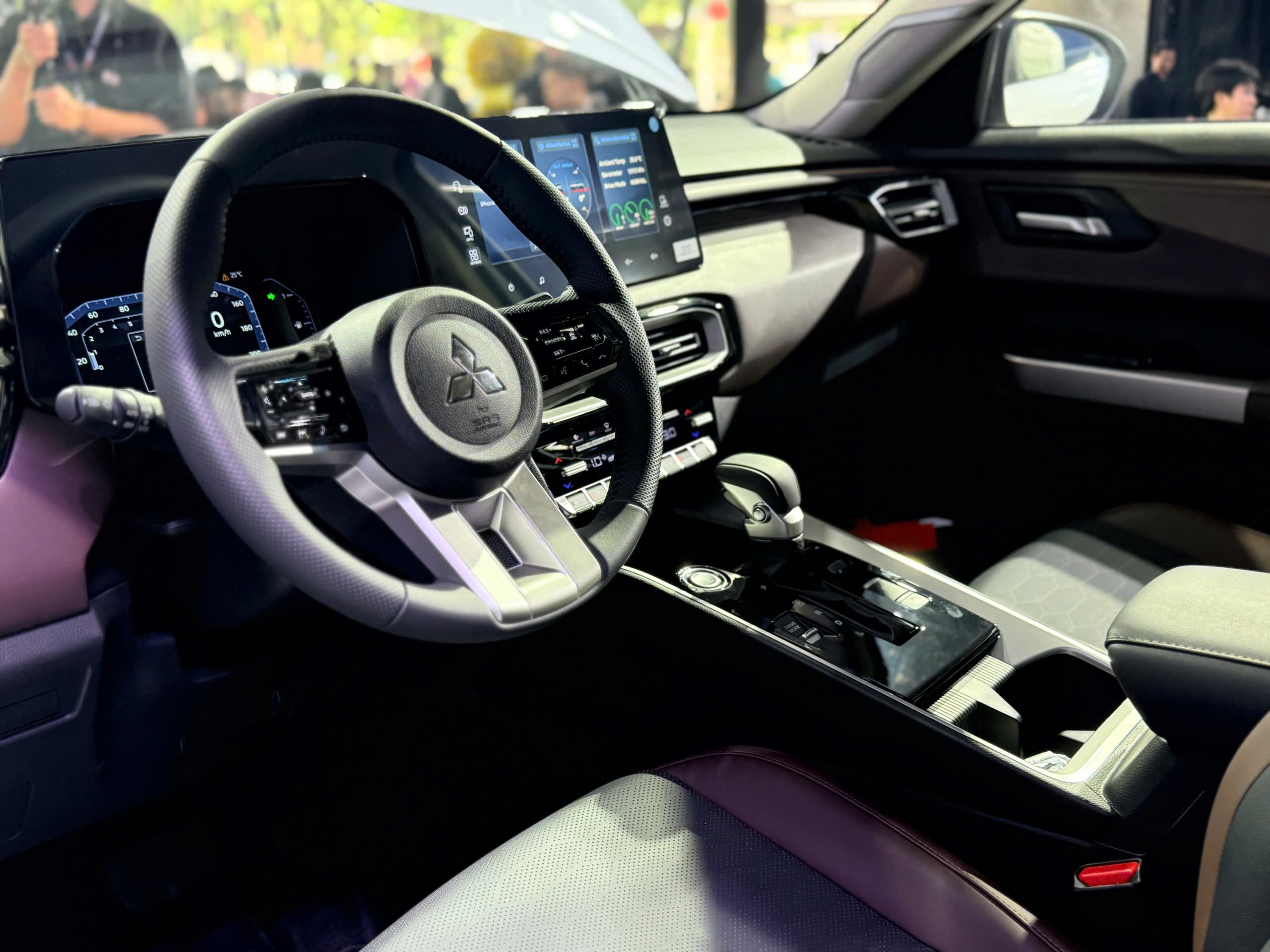 Mitsubishi công bố giá bán dòng xe Destinator tại Việt Nam - 8