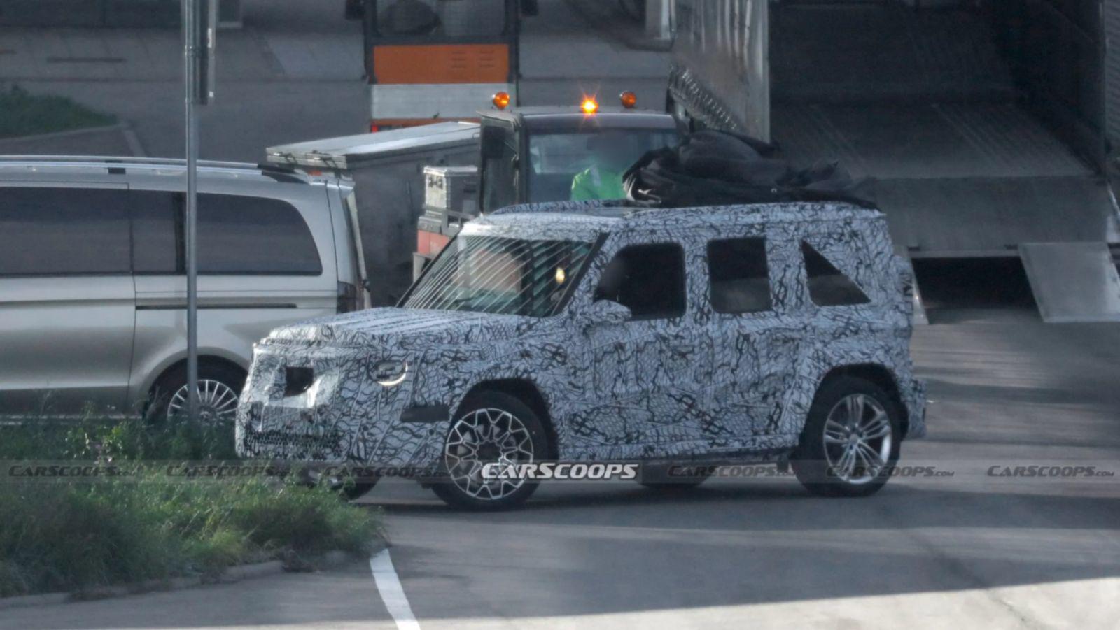 Mercedes-Benz G-Class mini chạy thử trên đường phố - 2
