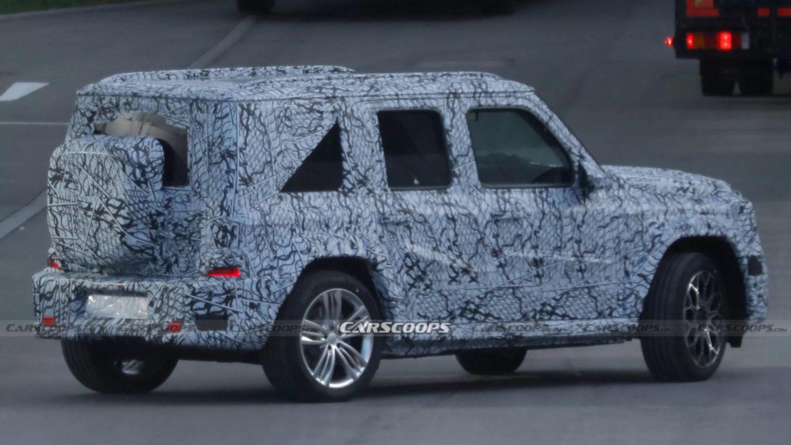 Mercedes-Benz G-Class mini chạy thử trên đường phố - 3