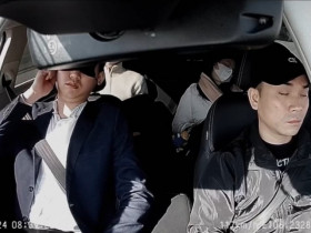 Clip: Khách ngủ gật trên cao tốc, tài xế cũng díu mắt khiến ai xem cũng lạnh gáy